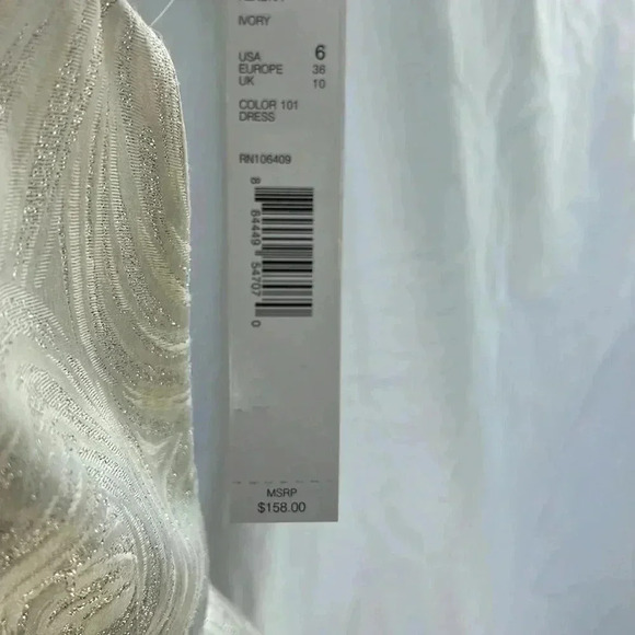 Gianni Bini sleeveless scoop neck cream and silver patterned dress. - Picture 11 of 11